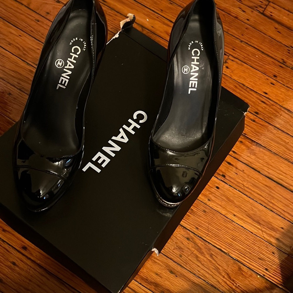 Chanel Patent leather pumps (Authentic) size 37.5
